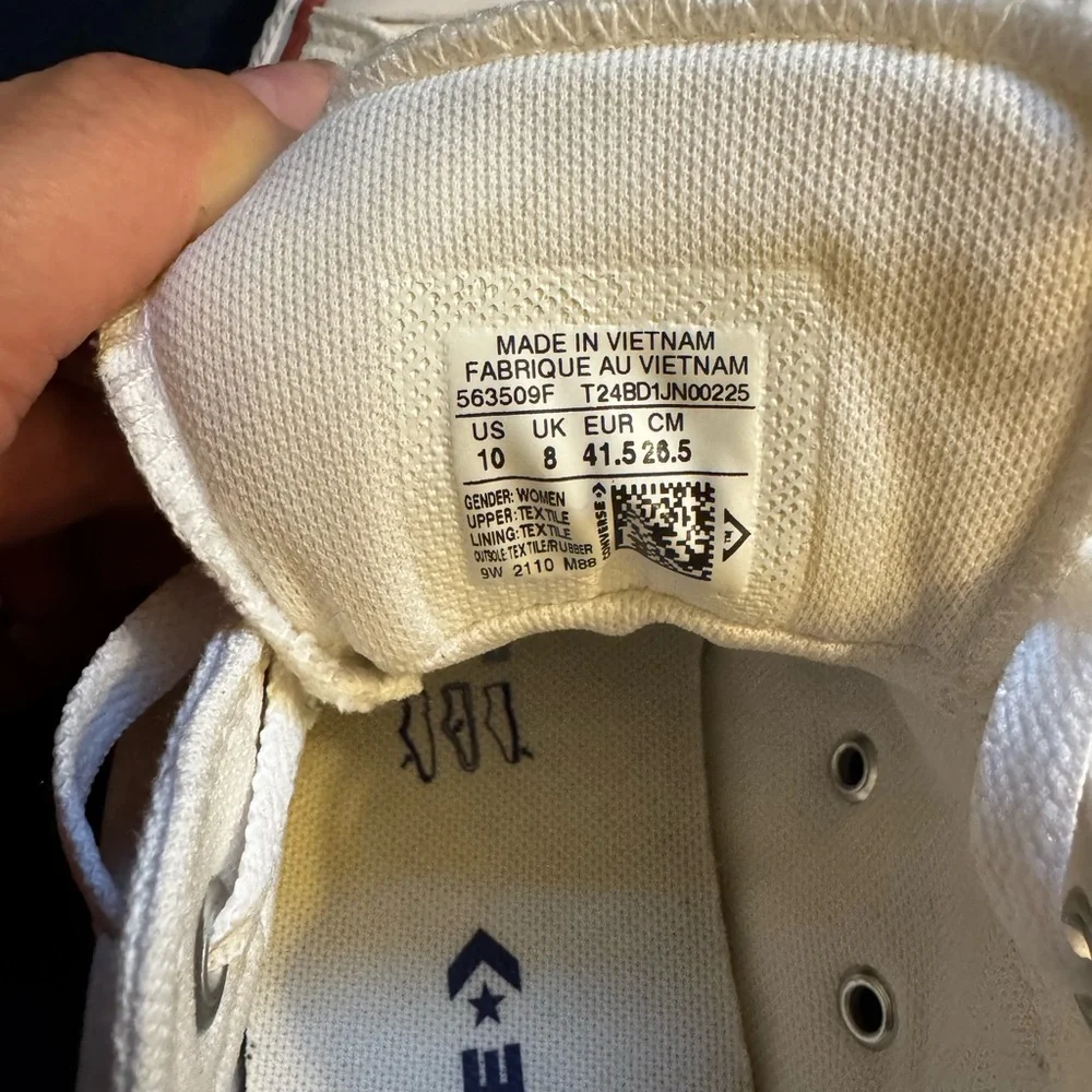 White Woman’s Converse Size 10 Sneakers - Picture 6 of 6